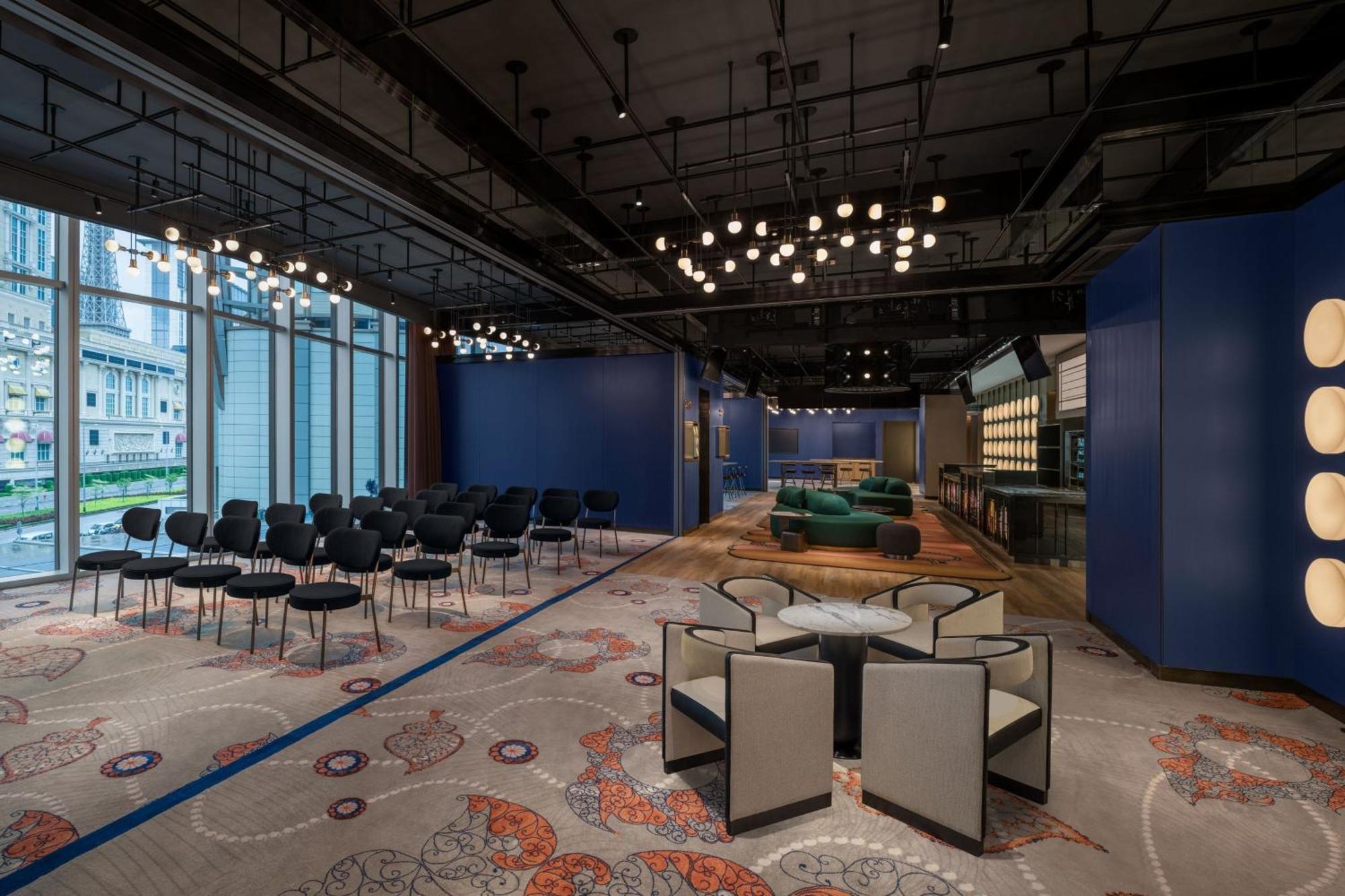 W Macau - Studio City Luaran gambar The lounge at the Hong Kong International Convention and Exhibition Centre